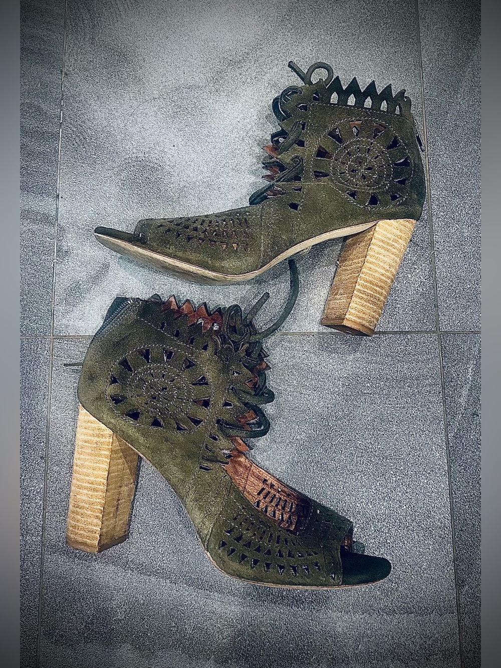 Women’s Jeffrey Campbell "Free Love" Suede Lace-Up Booties in olive green Sz 9